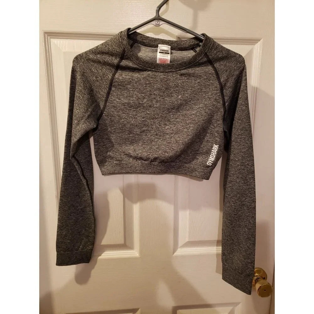 Gymshark Long Sleeve Crop Top Women's Size M.